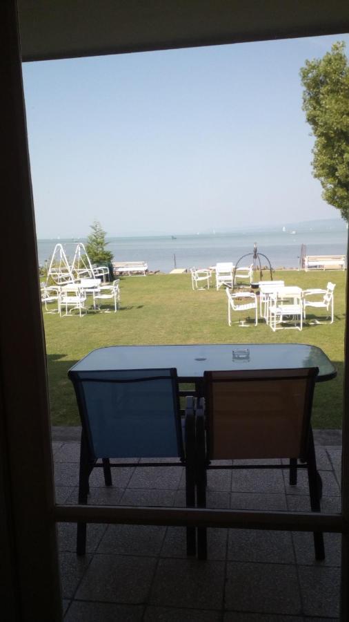 Vizparti Apartmanok Szántód Exteriör bild